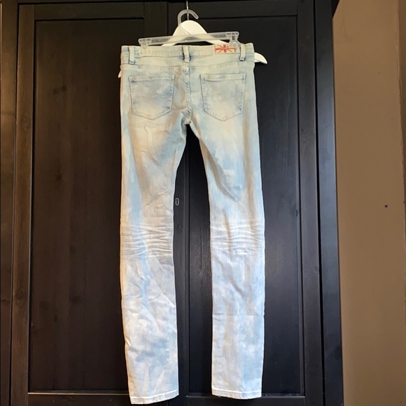 NWOT Machine Light Wash Distressed Jeggings - Picture 4 of 6